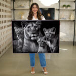 Quadro Decorativo Família Leões com 2 Filhos em Preto e Branco - Imagem 3