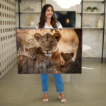 Quadro Decorativo Mãe Leoa 3 Filhotes - Imagem 5